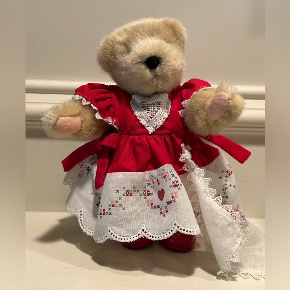 Vintage Muffy Vanderbear “Hearts and Flowers” Teddy Bear - Picture 2 of 8
